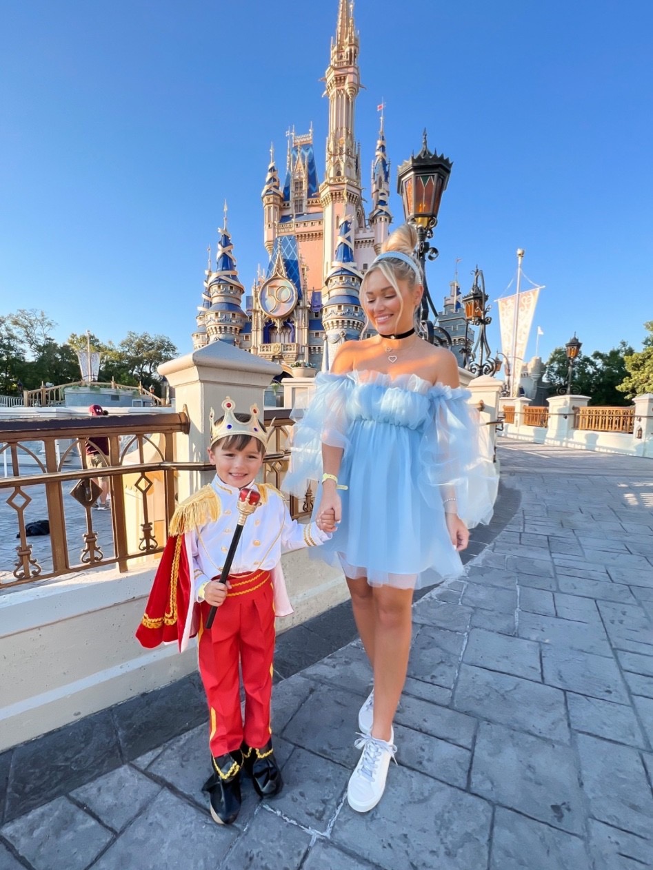 The Best Fall Outfits to Wear to Disney World – Whitney Rife